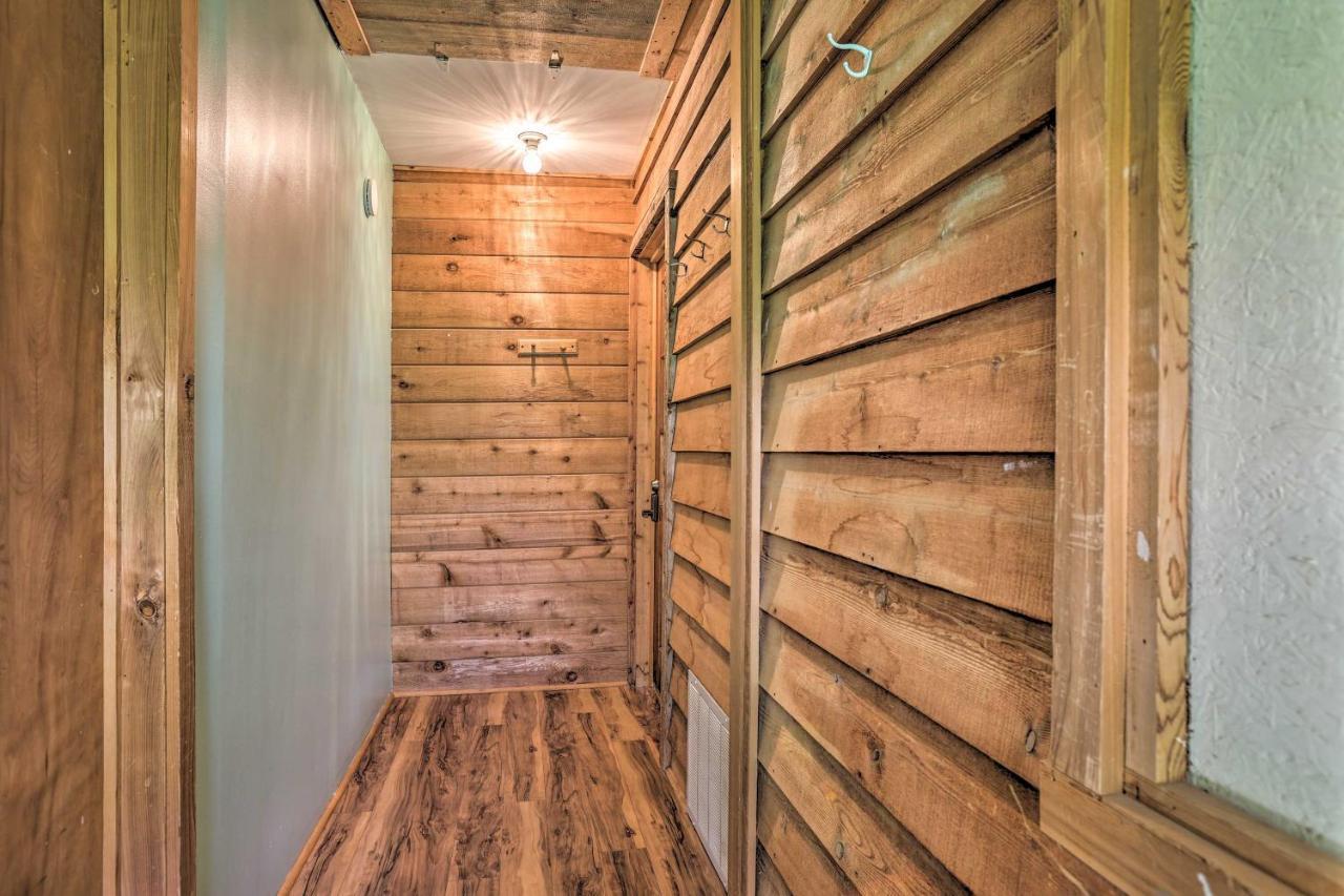 Quaint Studio With Shared Beach Walk To Suttons Bay Exterior photo