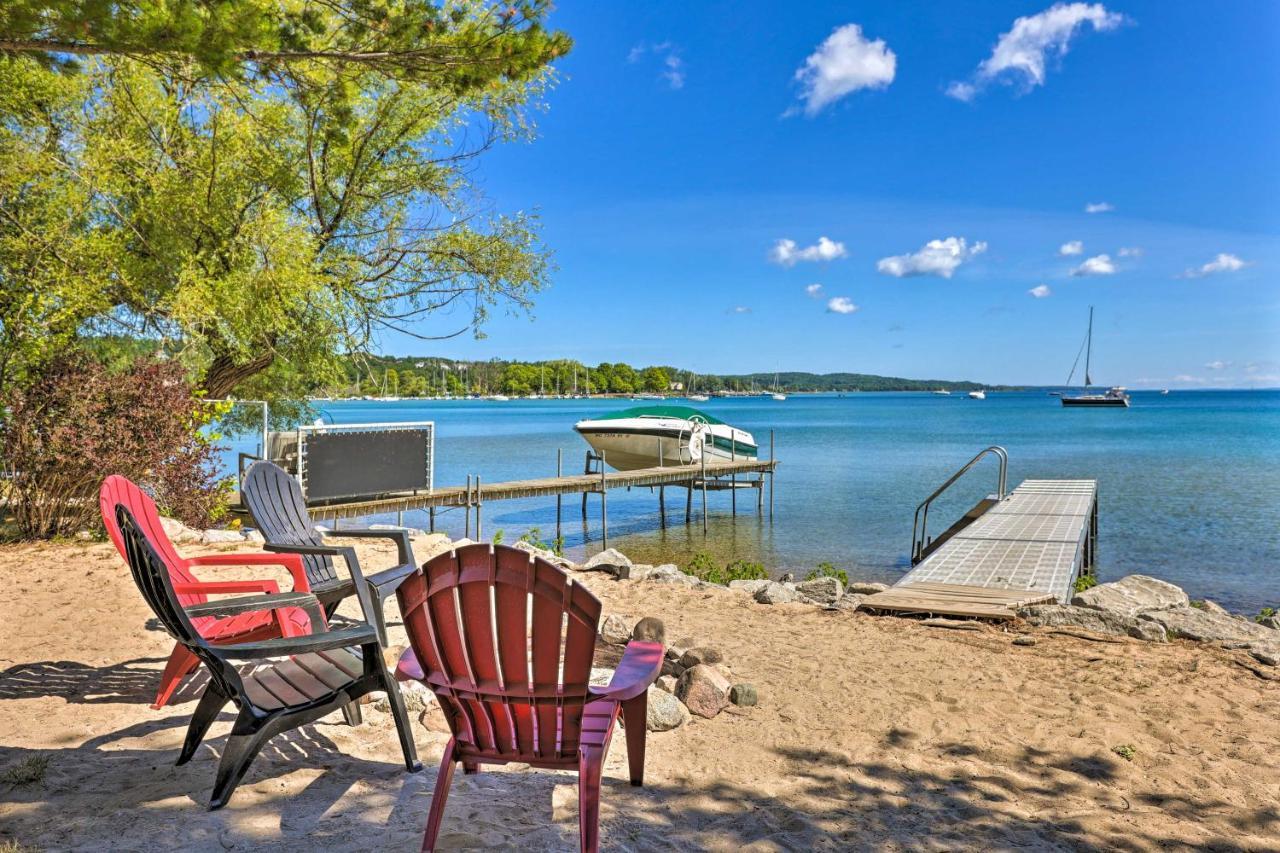 Quaint Studio With Shared Beach Walk To Suttons Bay Exterior photo