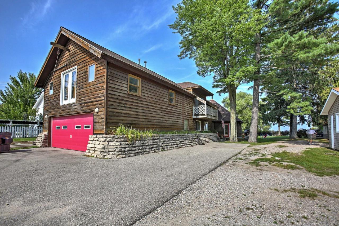 Quaint Studio With Shared Beach Walk To Suttons Bay Exterior photo